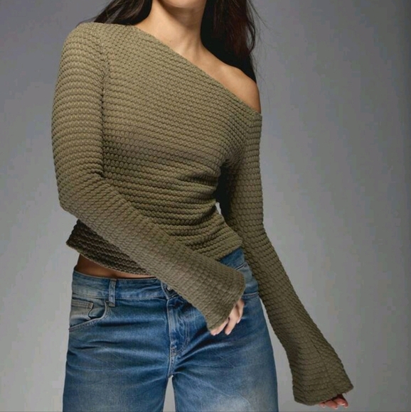 Textured Asymmetric Neckline Long Bell Sleeves Off Shoulder Top - Picture 1 of 4